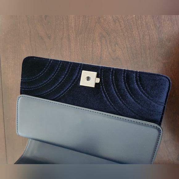 Beautiful Handbag - Picture 8 of 9